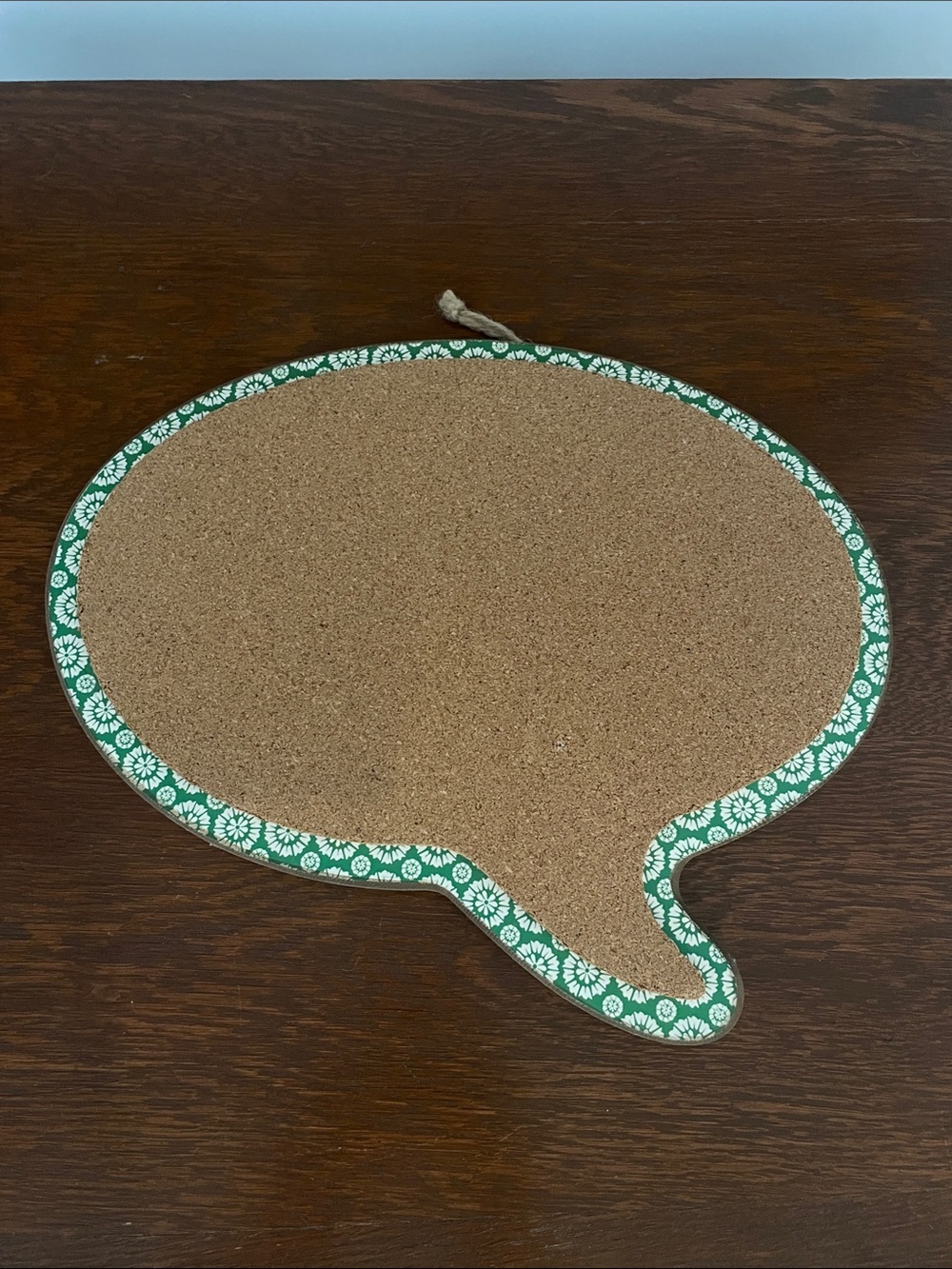 Thought bubble shape wall mount cork message board like new